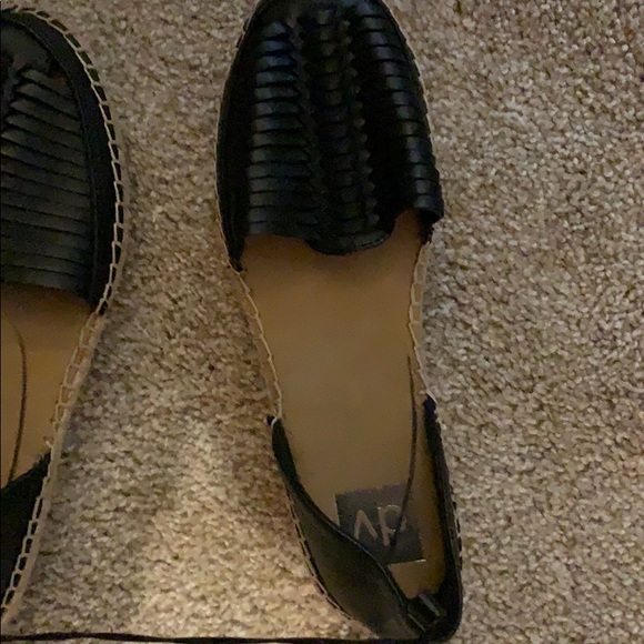 Cute shoes! - Picture 2 of 4